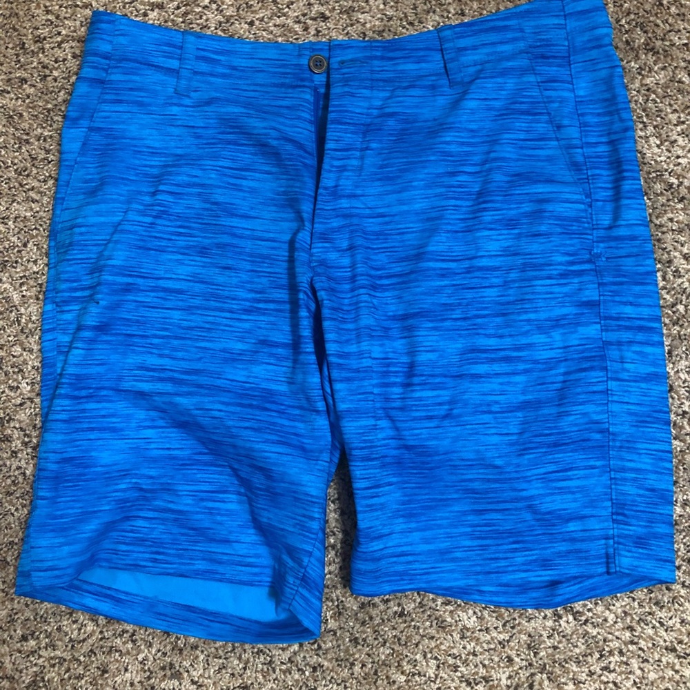 Under Armour shorts w/ 2 front pockets
